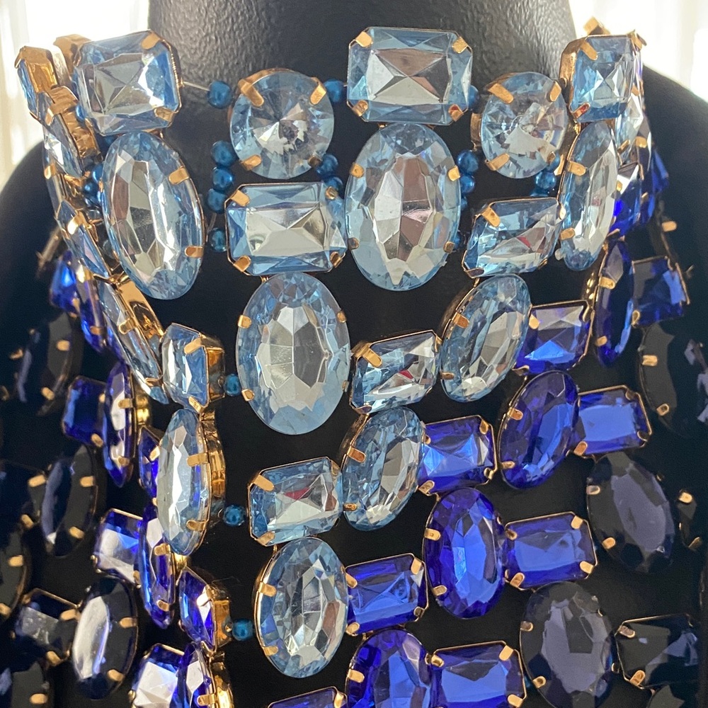 Elegant Rhinestone Statement Necklace - Picture 3 of 4